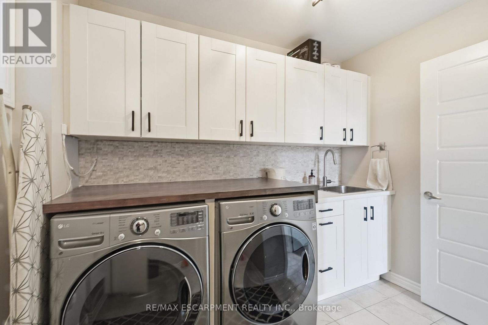 23 FOREST RIDGE AVENUE - 38