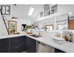 4pc Bathroom - 738 24 Avenue Se, Calgary, AB T2G1P3 Photo 9