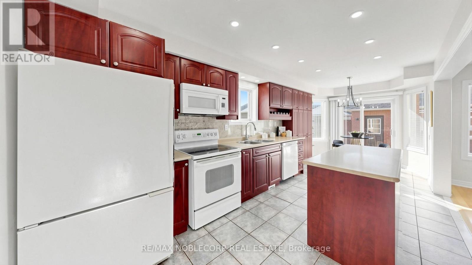 48 ED QUIGG WAY - 17