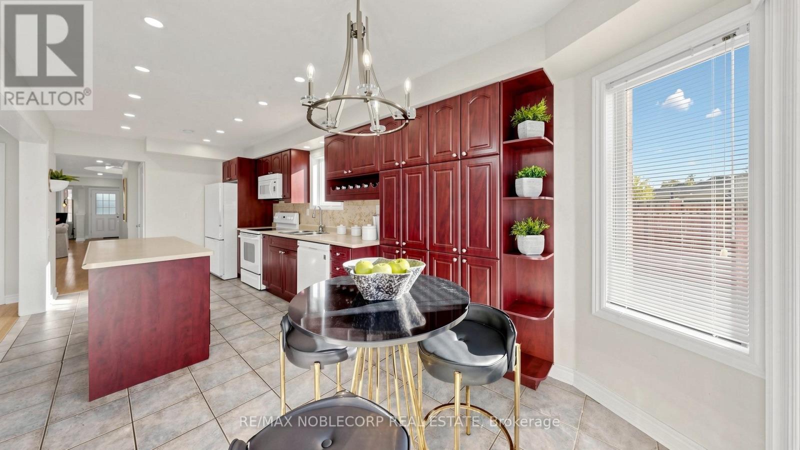 48 ED QUIGG WAY - 23
