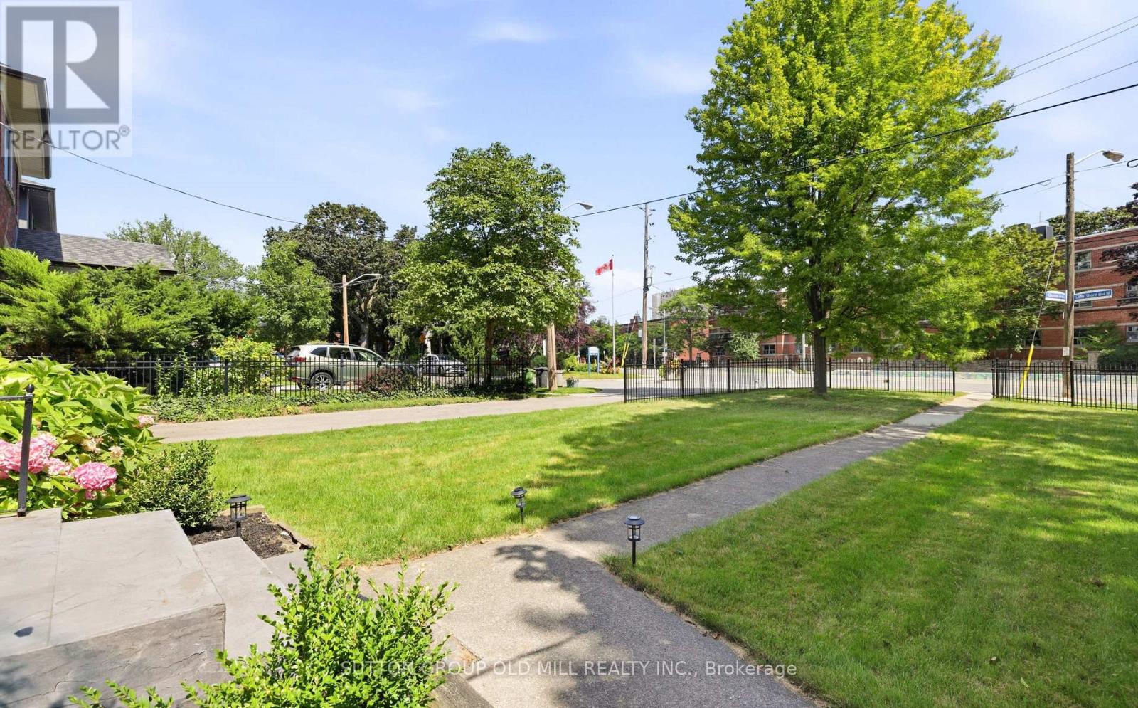 10 Queens Avenue, Toronto, ON photo 43