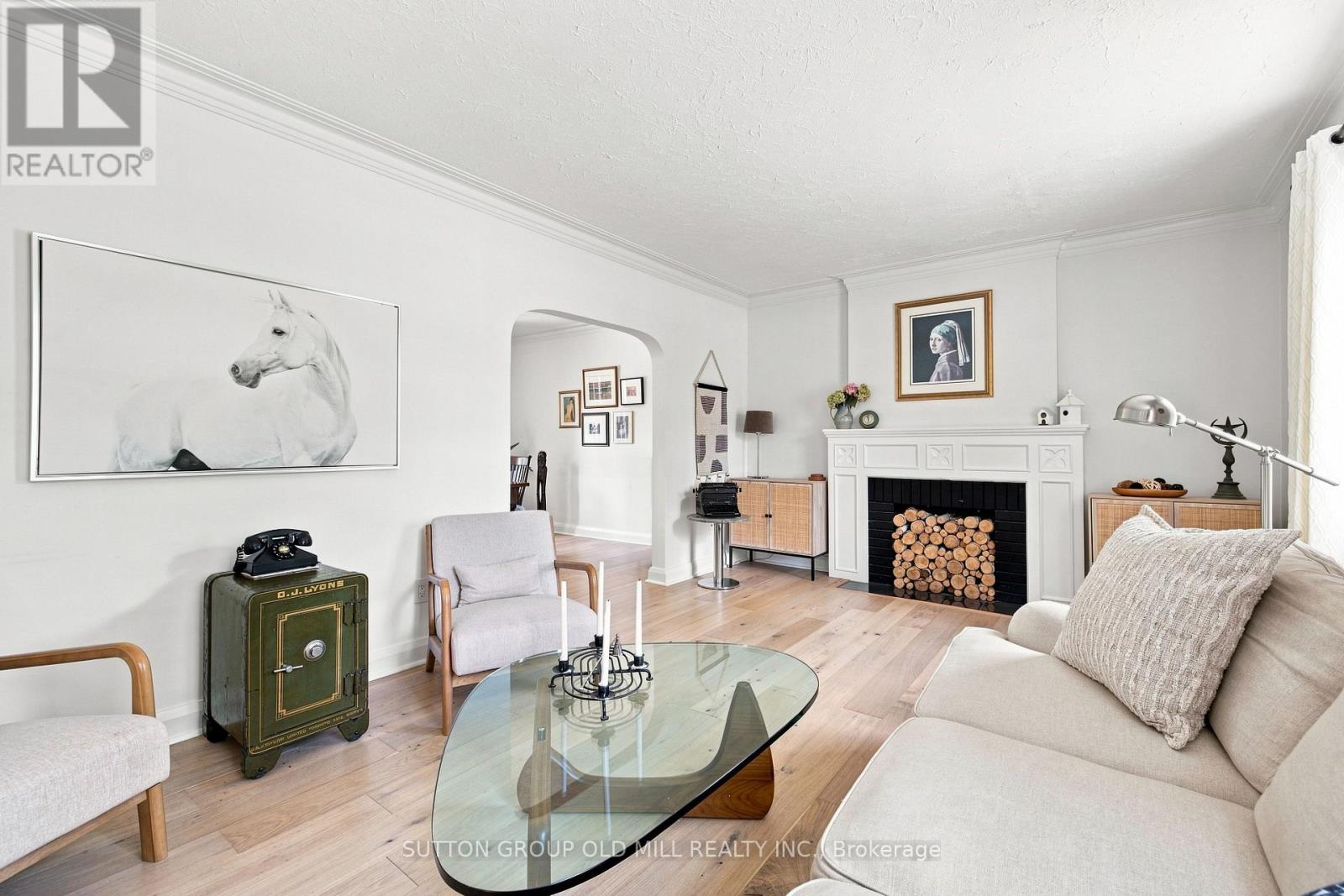 10 Queens Avenue, Toronto, ON photo 7