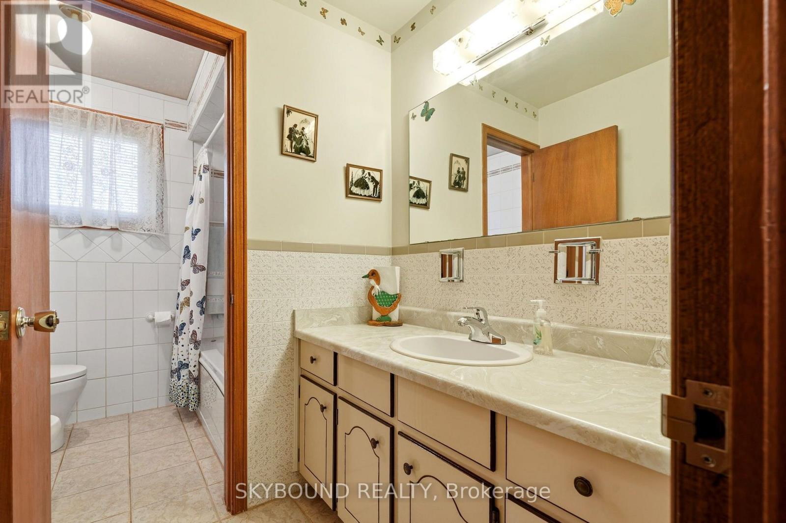 64A Saint Georges Boulevard, Toronto, ON photo 29