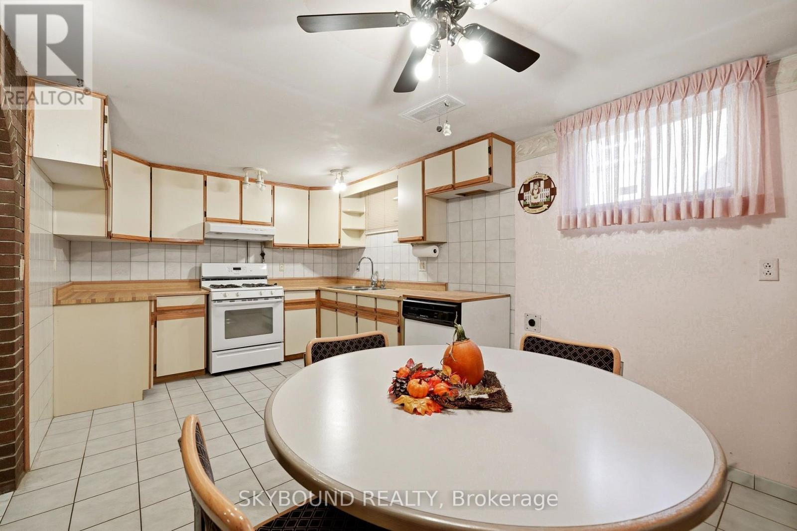 64A SAINT GEORGES BOULEVARD - 32