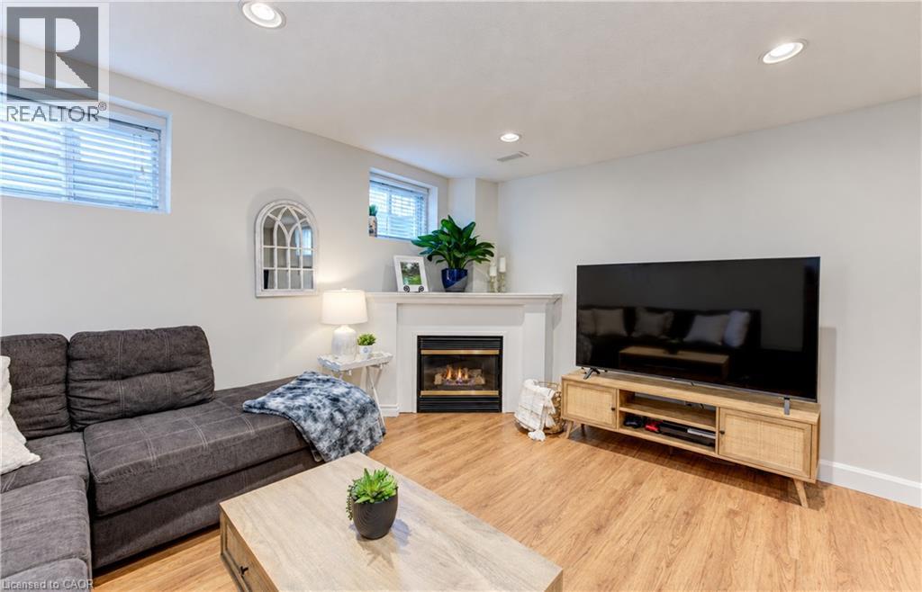 410 SANDY COVE Crescent - 34