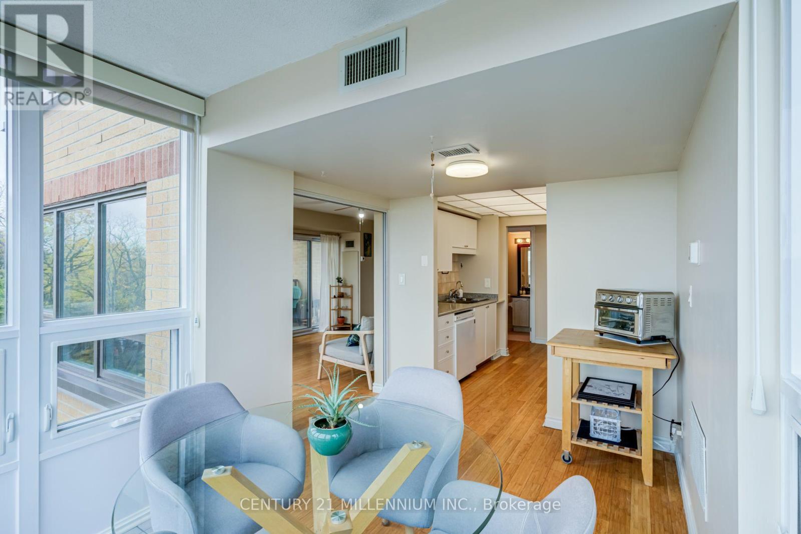 #909 237 KING STREET W - 15