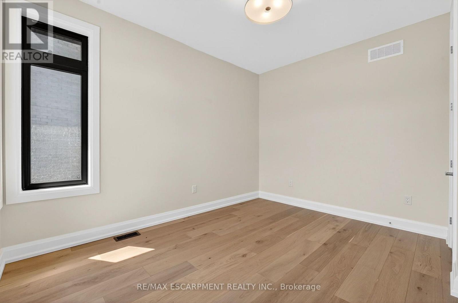 6192 Curlin Crescent, Niagara Falls, ON photo 8
