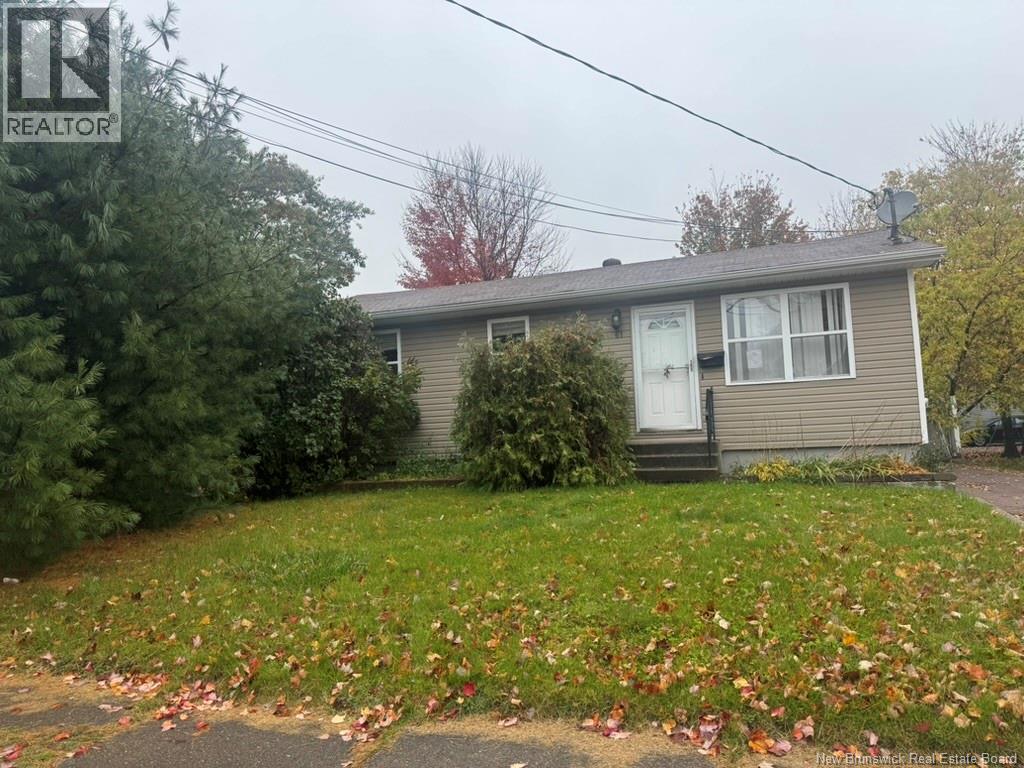 61 McKenzie Avenue, photo 1