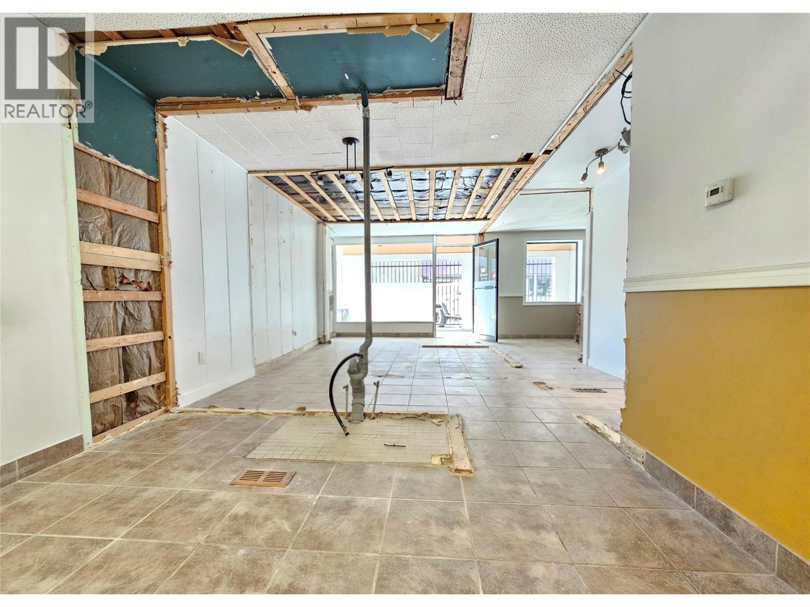 B 545 Lawrence Avenue, Kelowna - Image 1