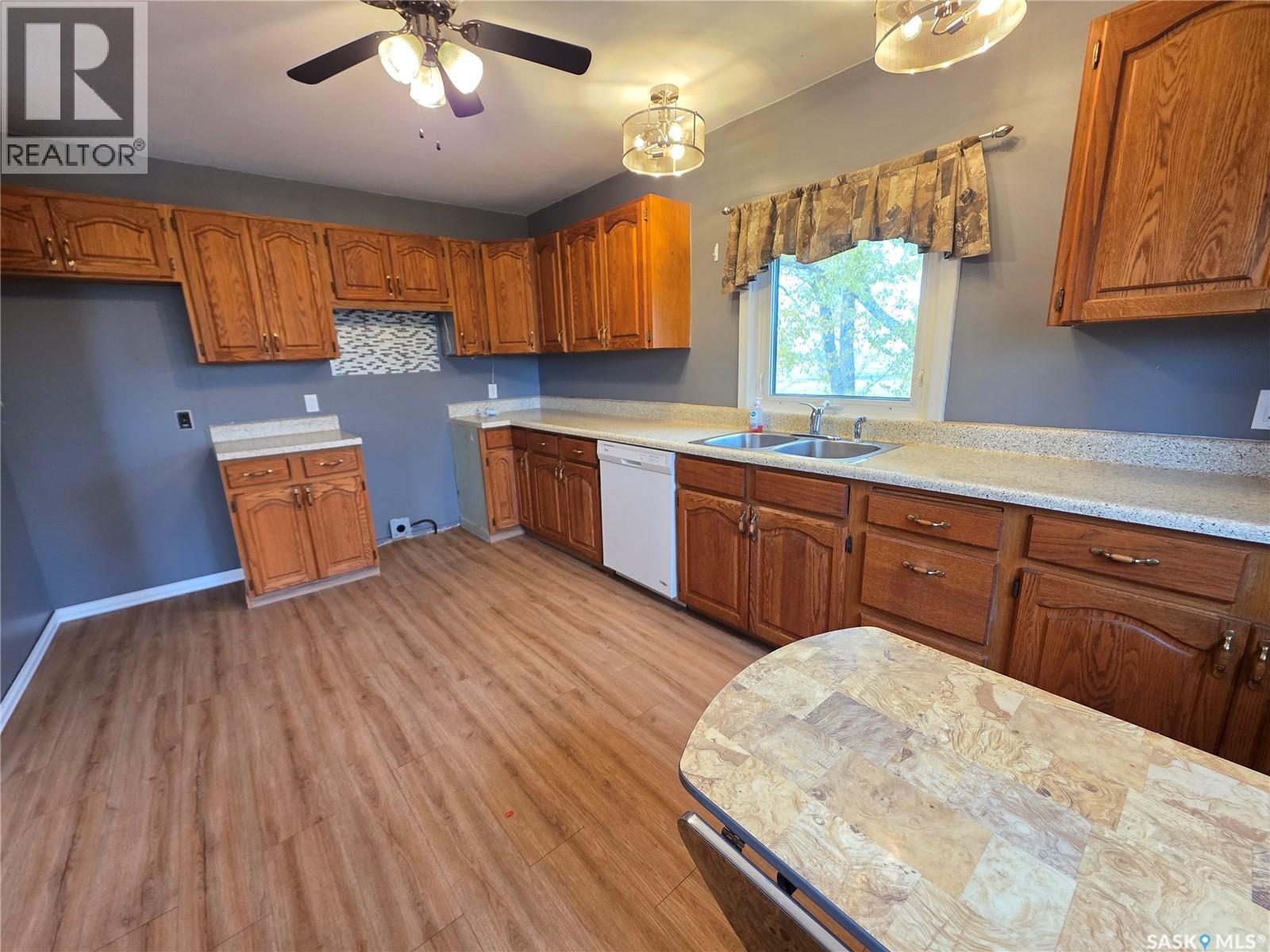 10429 Grid Road 645, Main Centre — photo 4