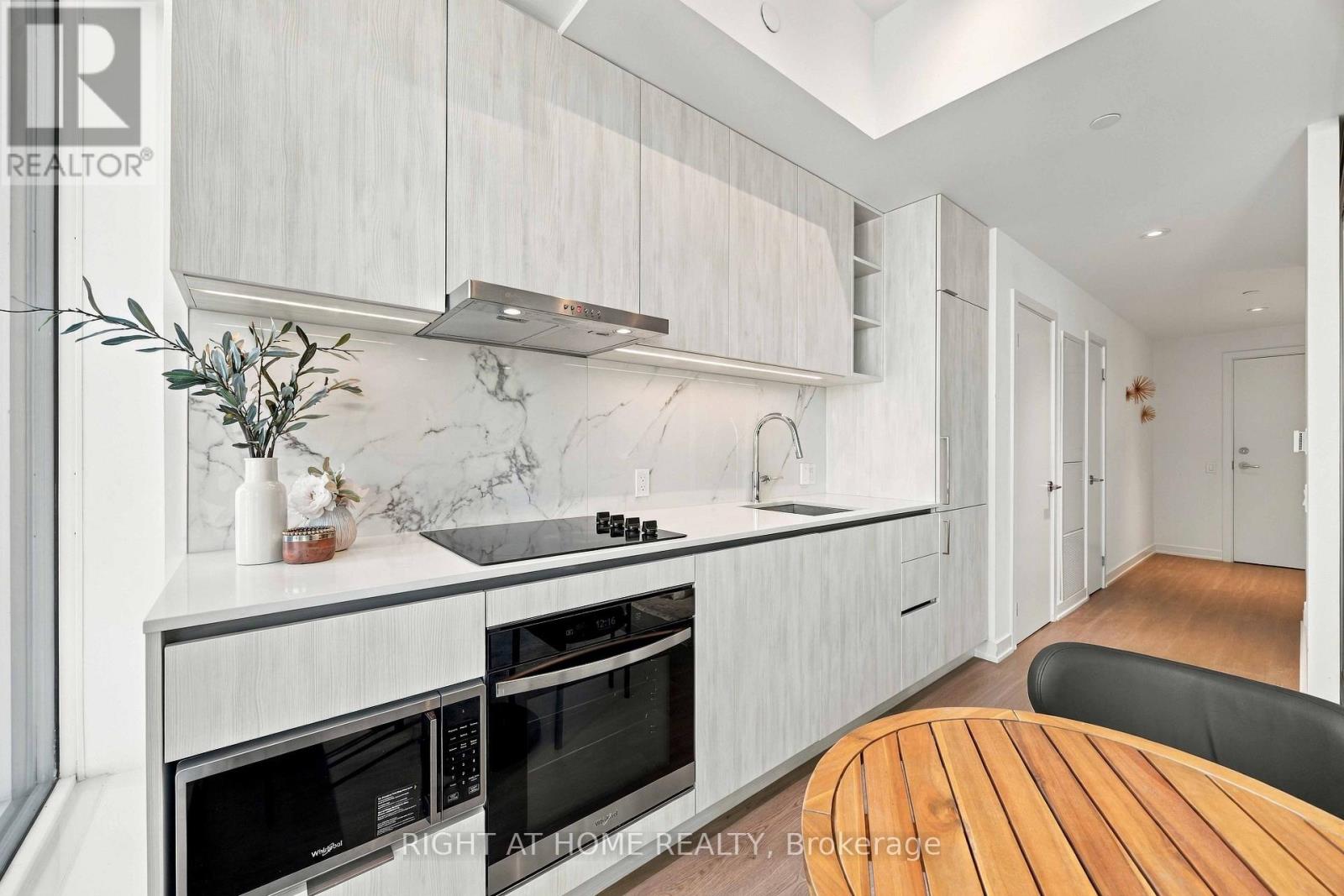 5205- 8 Wellesley Street West, Toronto, ON photo 16