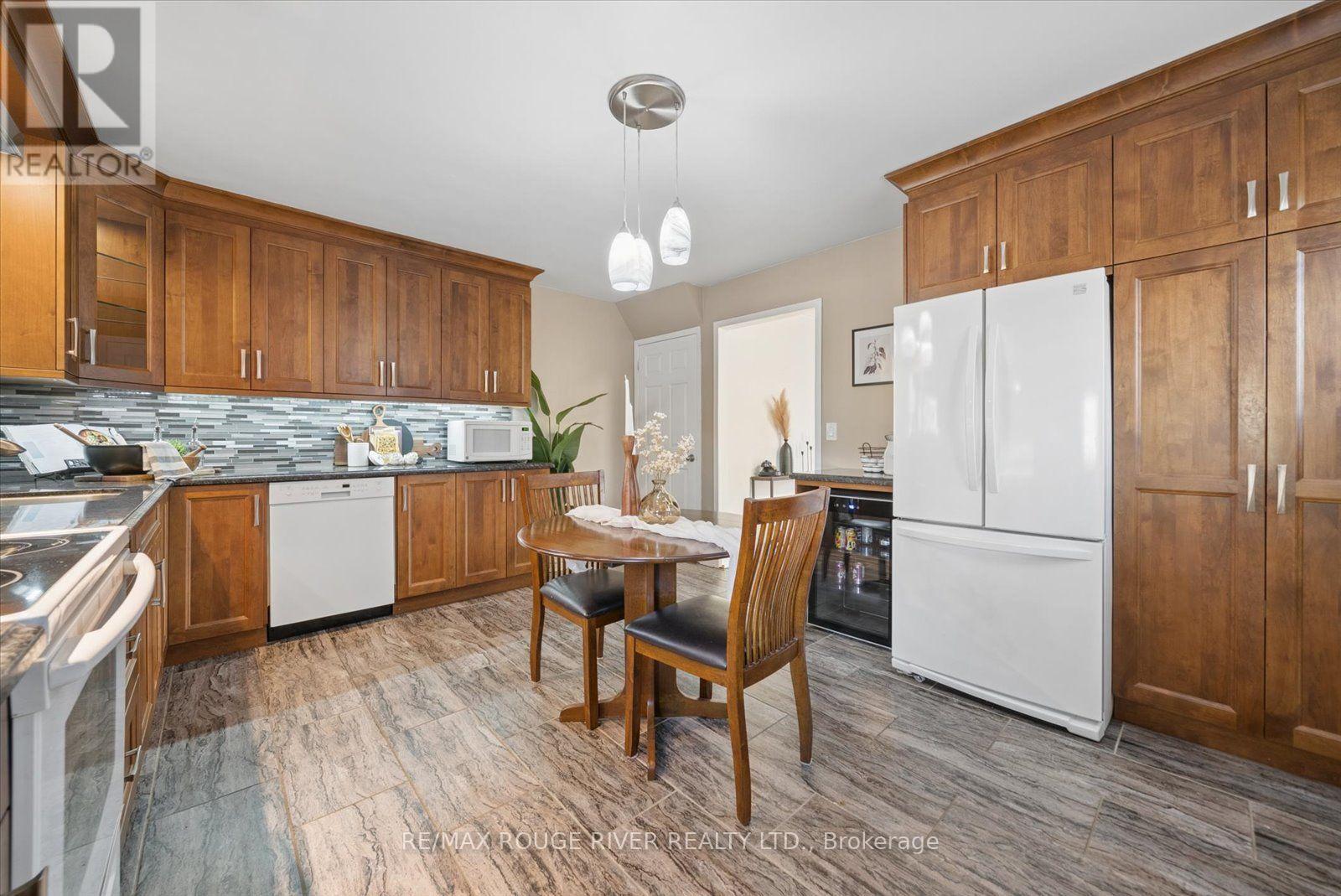297 Durham Court, Oshawa, ON photo 13