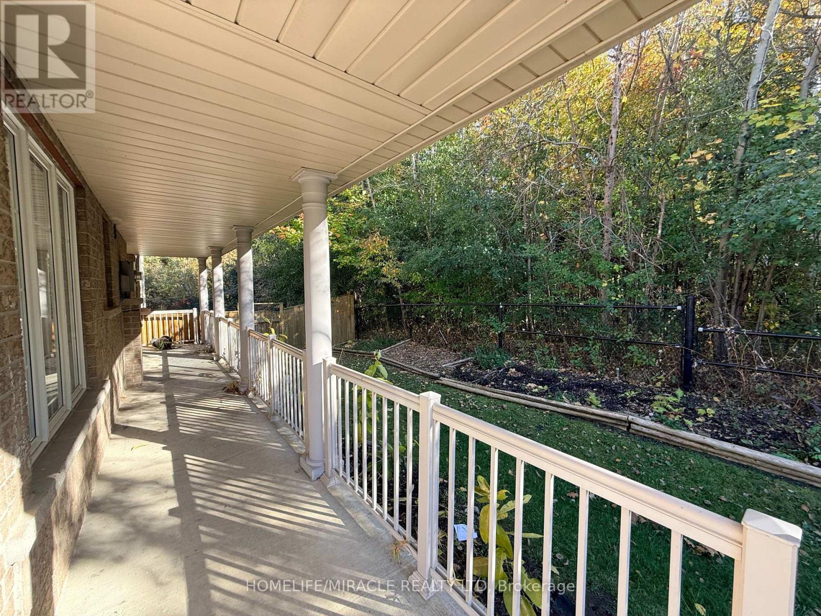161 Cathedral Drive, Whitby, ON photo 4