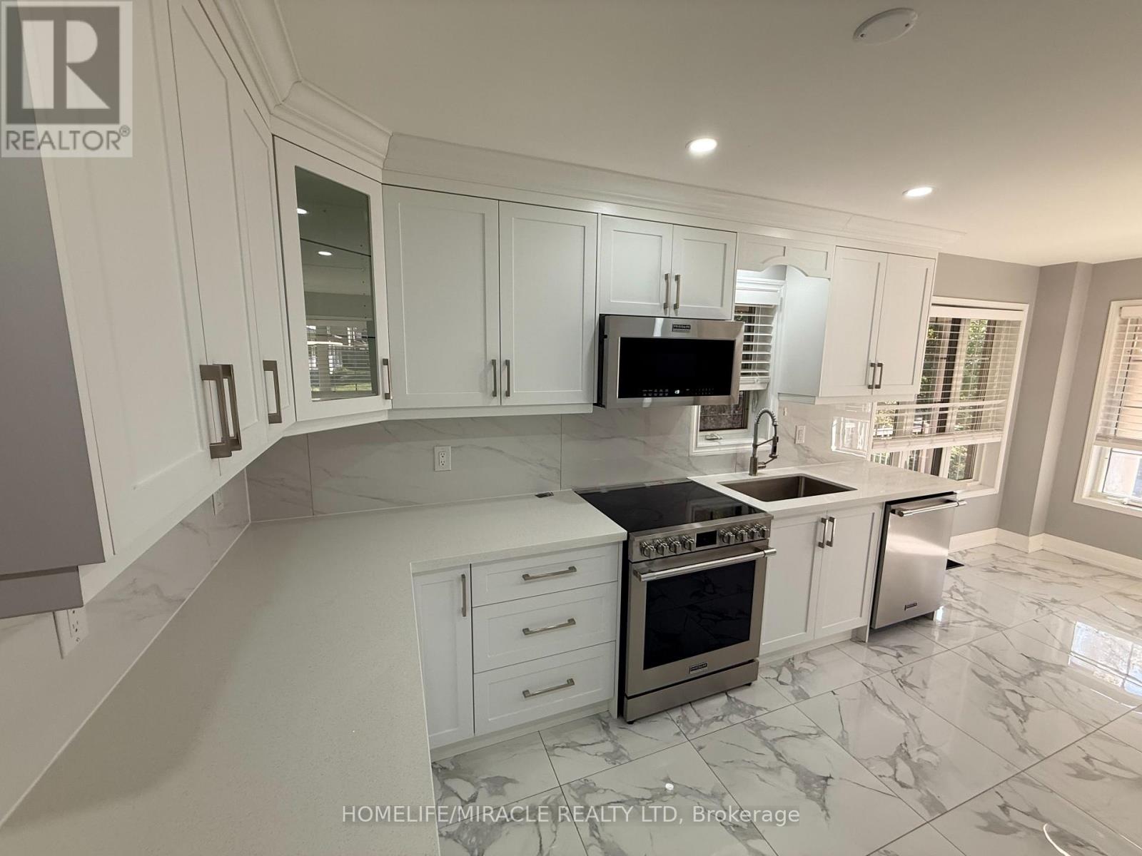 161 Cathedral Drive, Whitby, ON photo 7