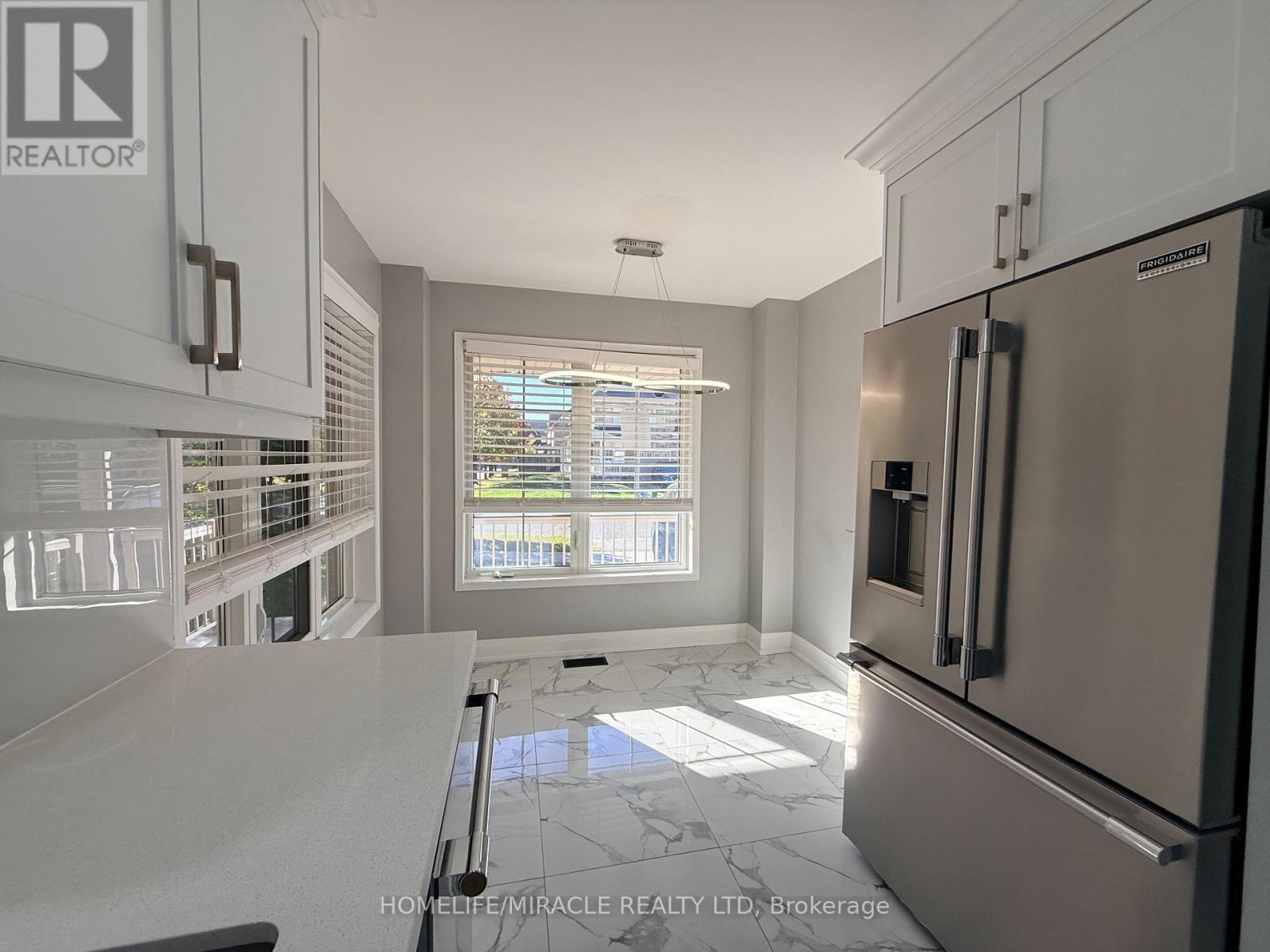 161 Cathedral Drive, Whitby, ON photo 9