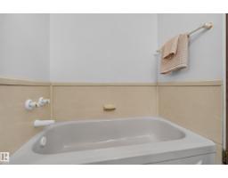 9011 157 St Nw, Edmonton, AB T5R2A6 Photo 39