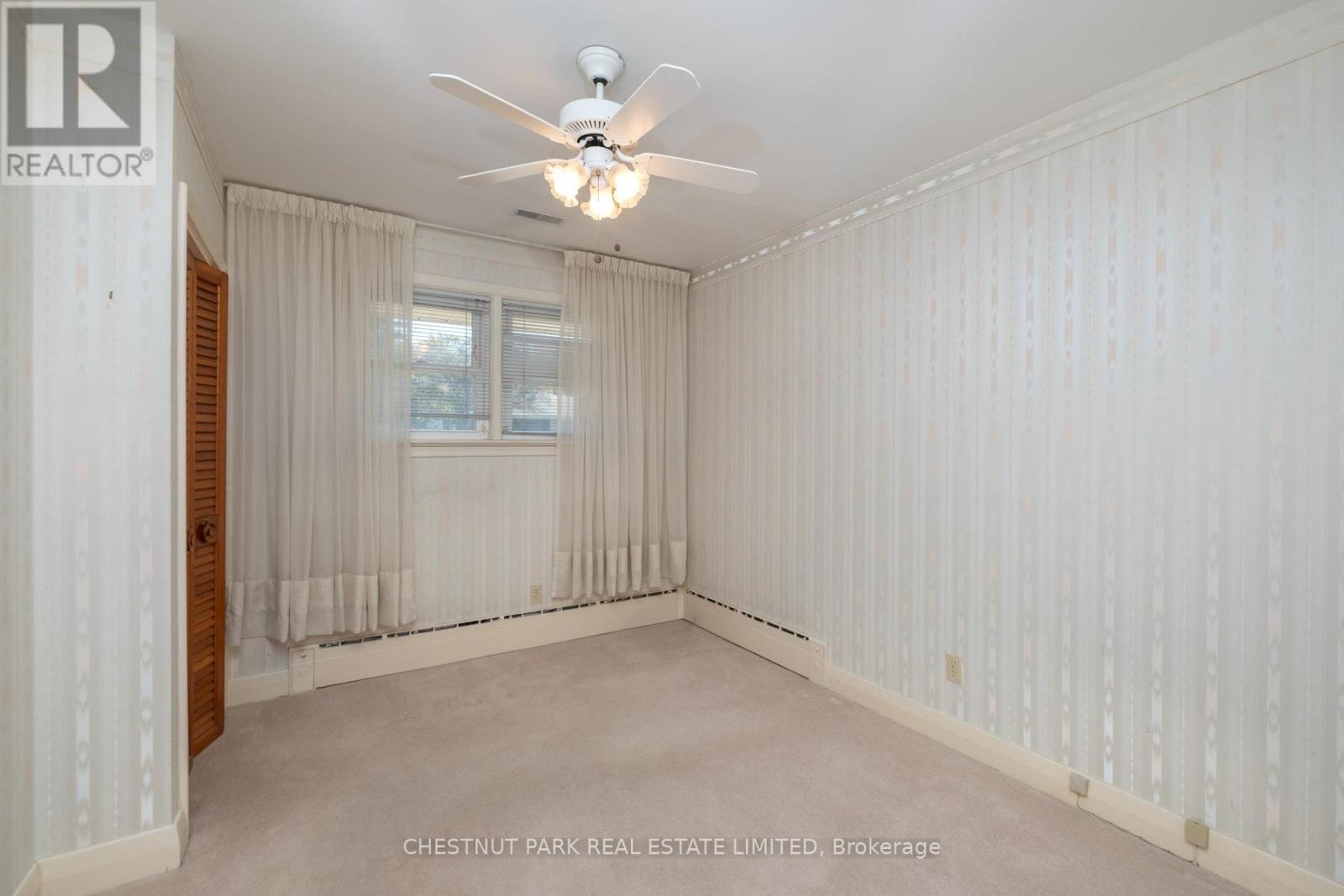 20 STRATHROY CRESCENT - 11