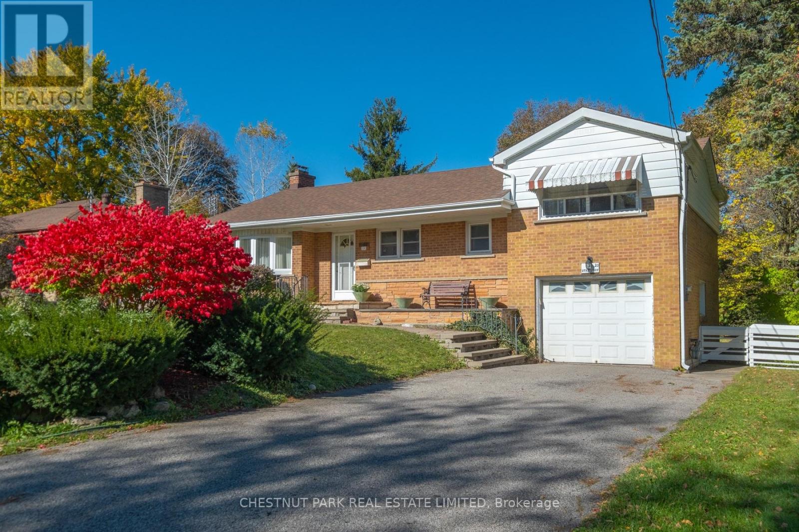 20 STRATHROY CRESCENT - 2