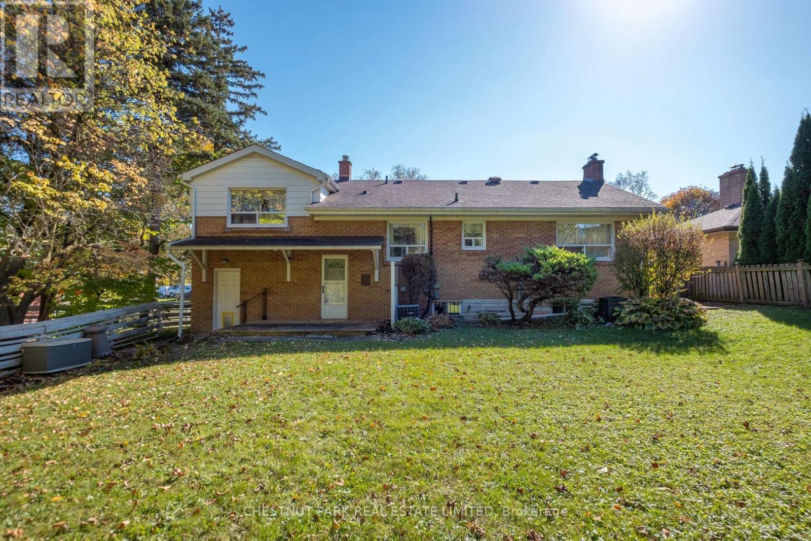 20 STRATHROY CRESCENT - 21
