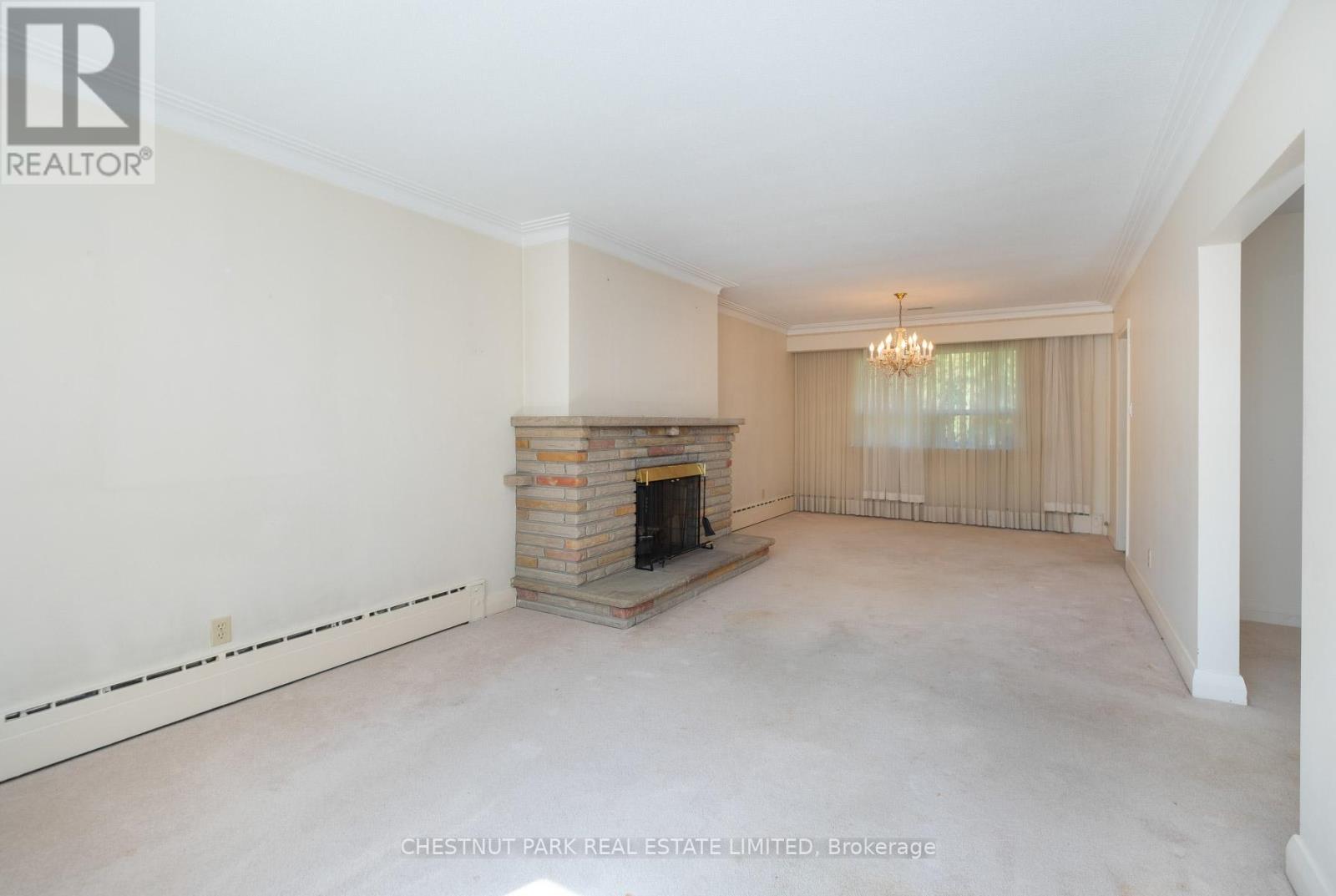 20 STRATHROY CRESCENT - 4