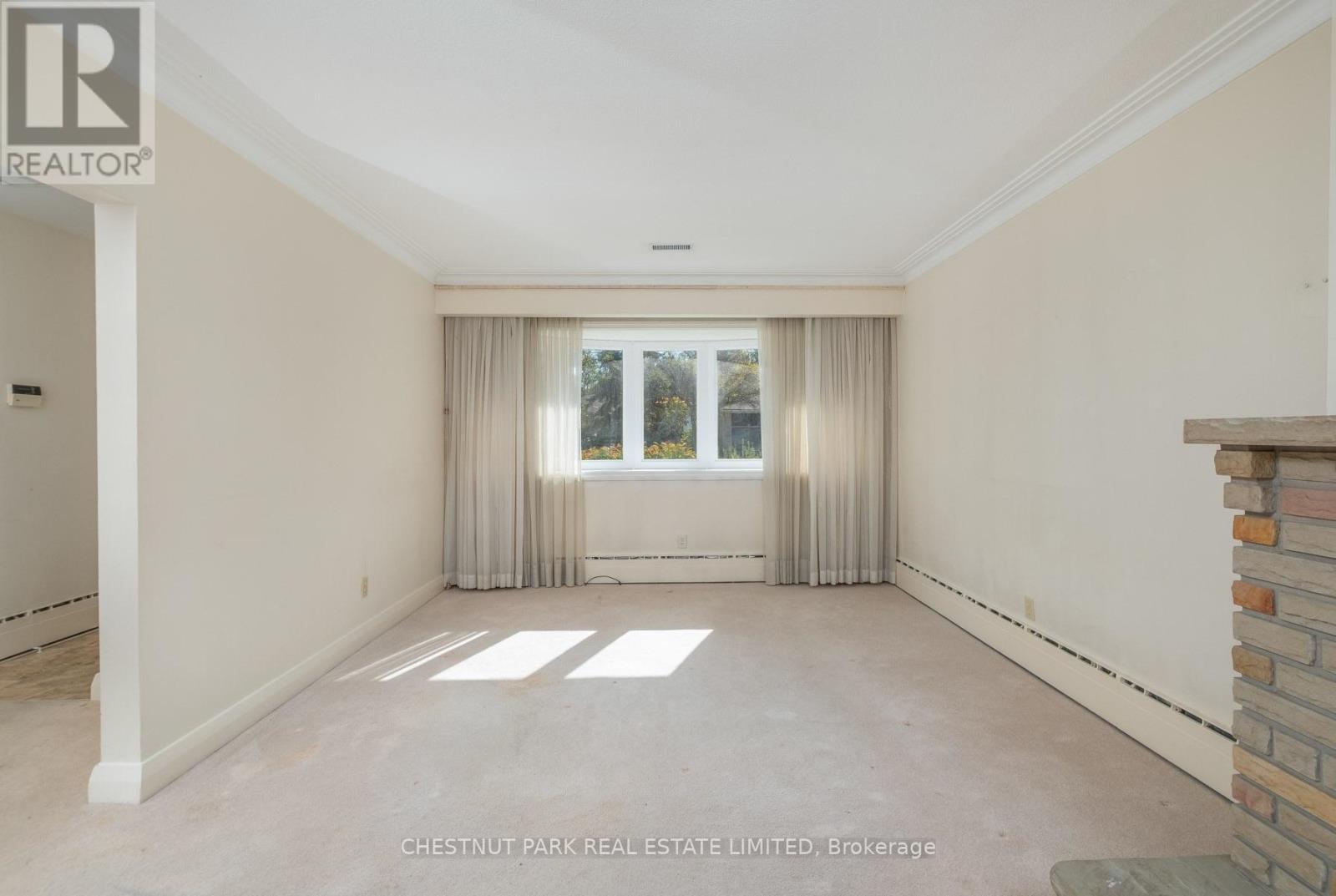 20 STRATHROY CRESCENT - 5