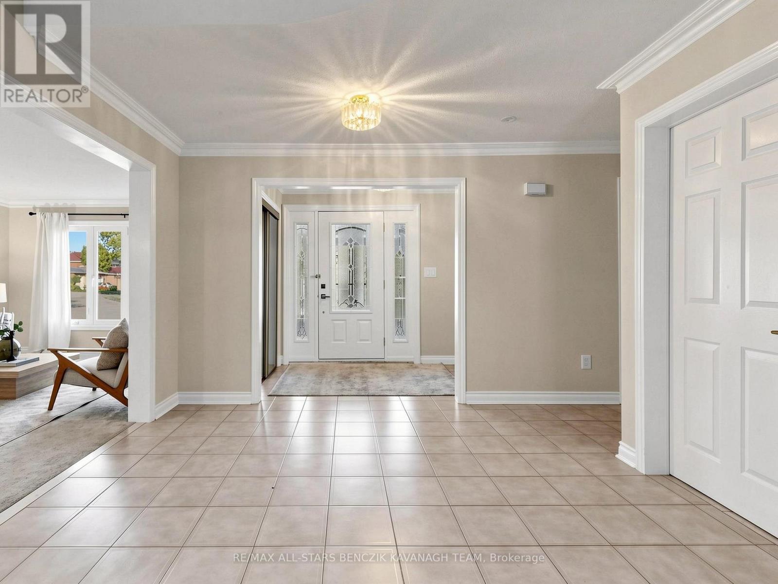 37 Dowling Circle, Markham, ON photo 3