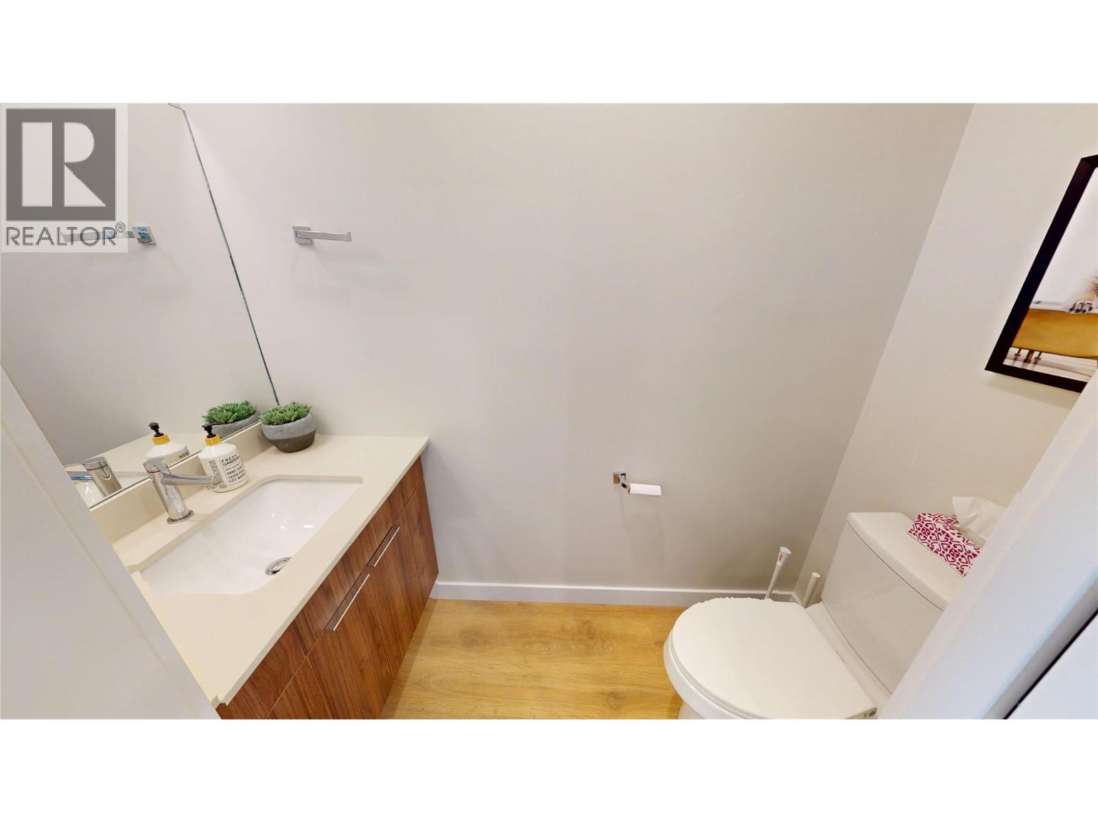 #203 2116 Panorama Drive - 11