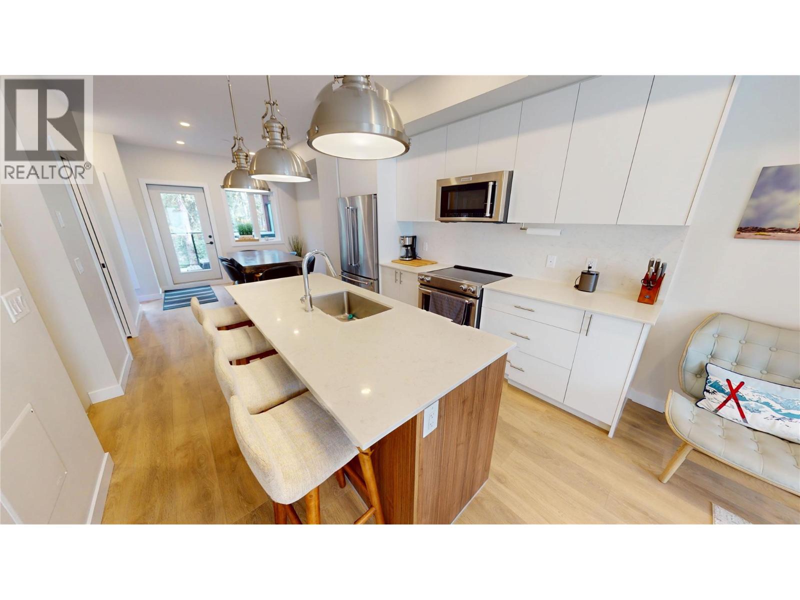 #203 2116 Panorama Drive - 7