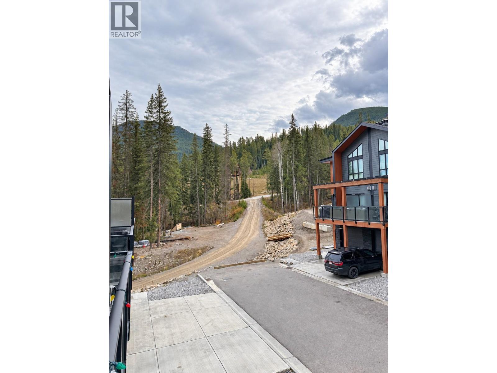 #203 2116 Panorama Drive - 30
