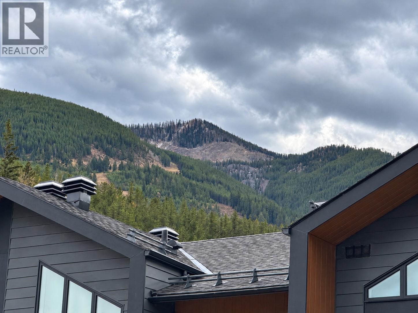 #203 2116 Panorama Drive - 34