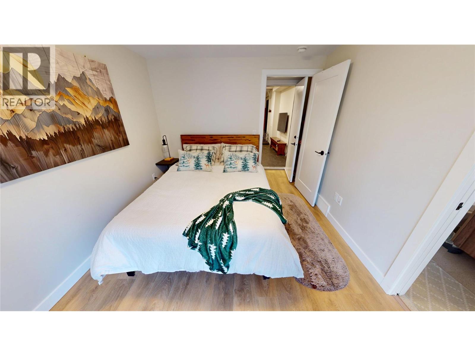 #203 2116 Panorama Drive - 15