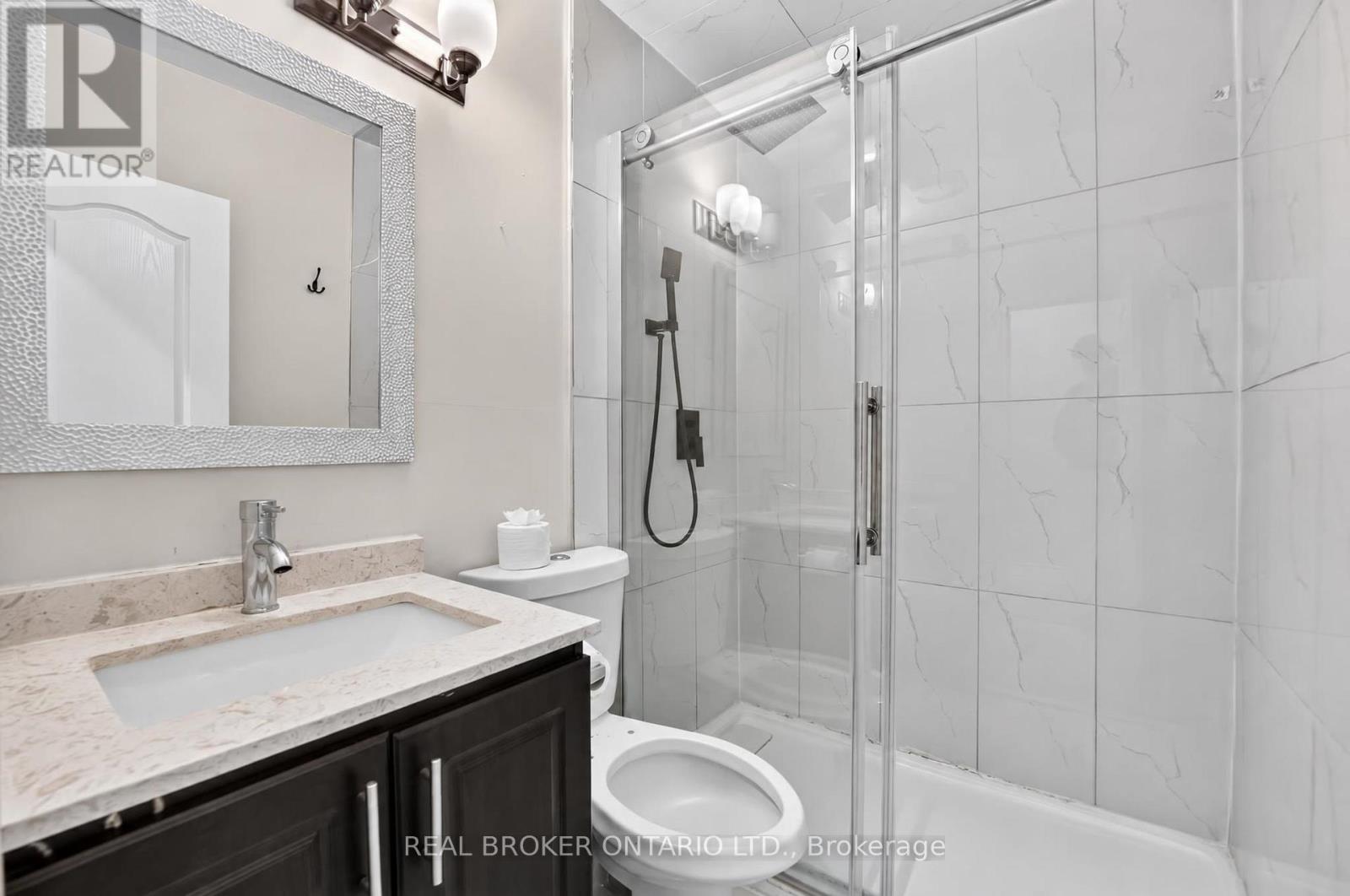 27 Vange Crescent, Toronto, ON photo 14
