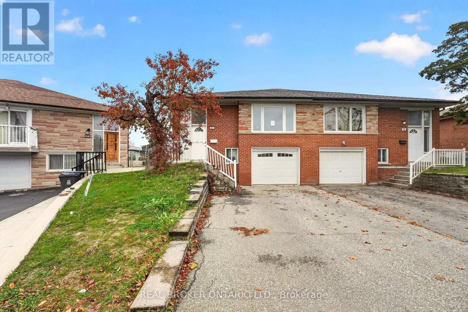 27 VANGE CRESCENT, Toronto (Mount Olive-Silverstone-Jamestown) — photo 2