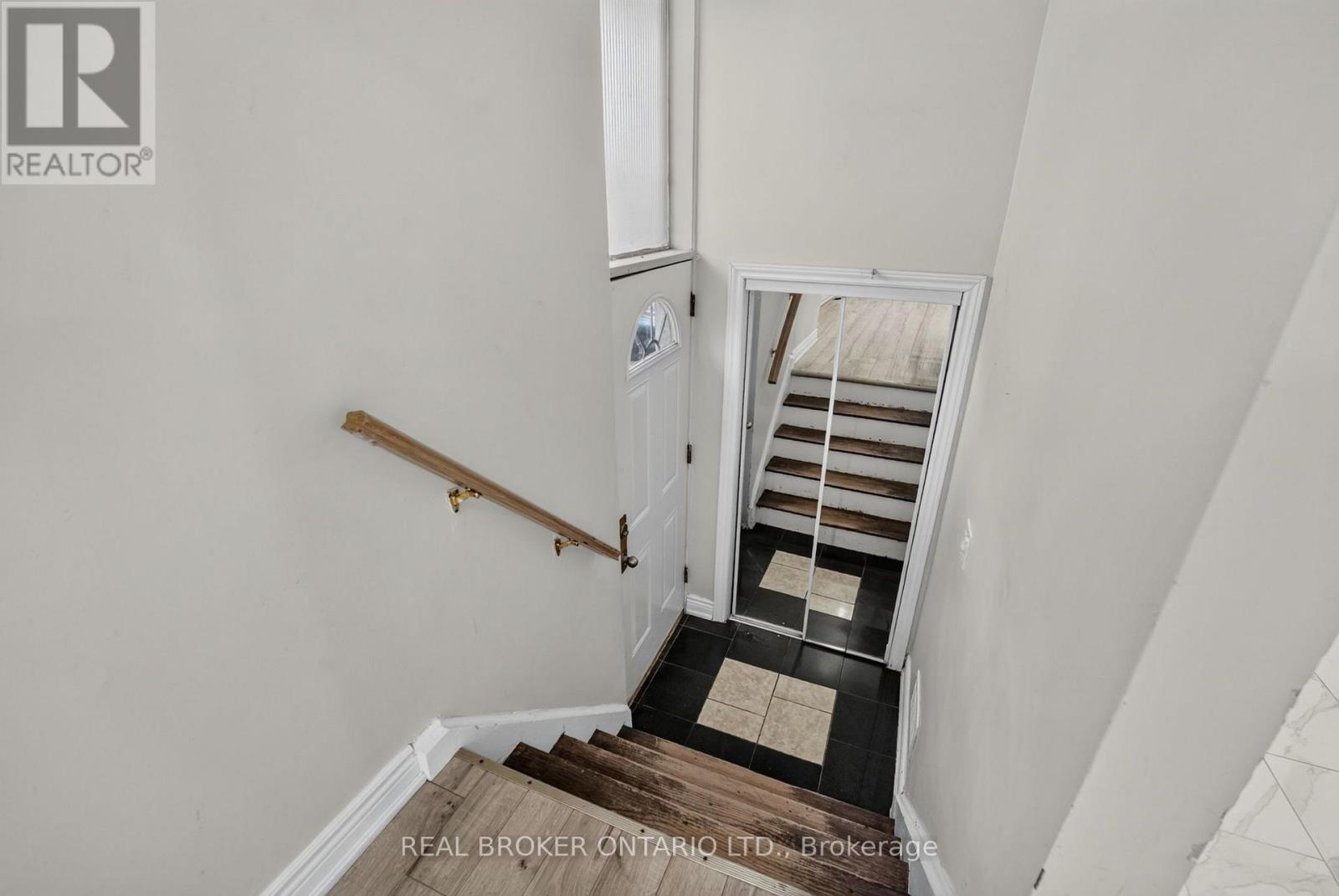 27 VANGE CRESCENT, Toronto (Mount Olive-Silverstone-Jamestown) — photo 3