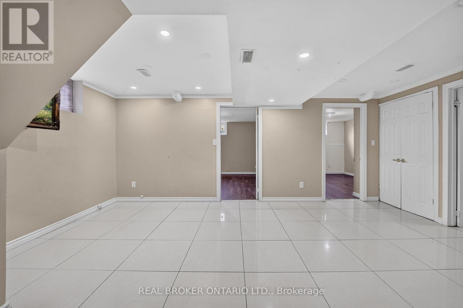 27 Vange Crescent, Toronto, ON photo 30