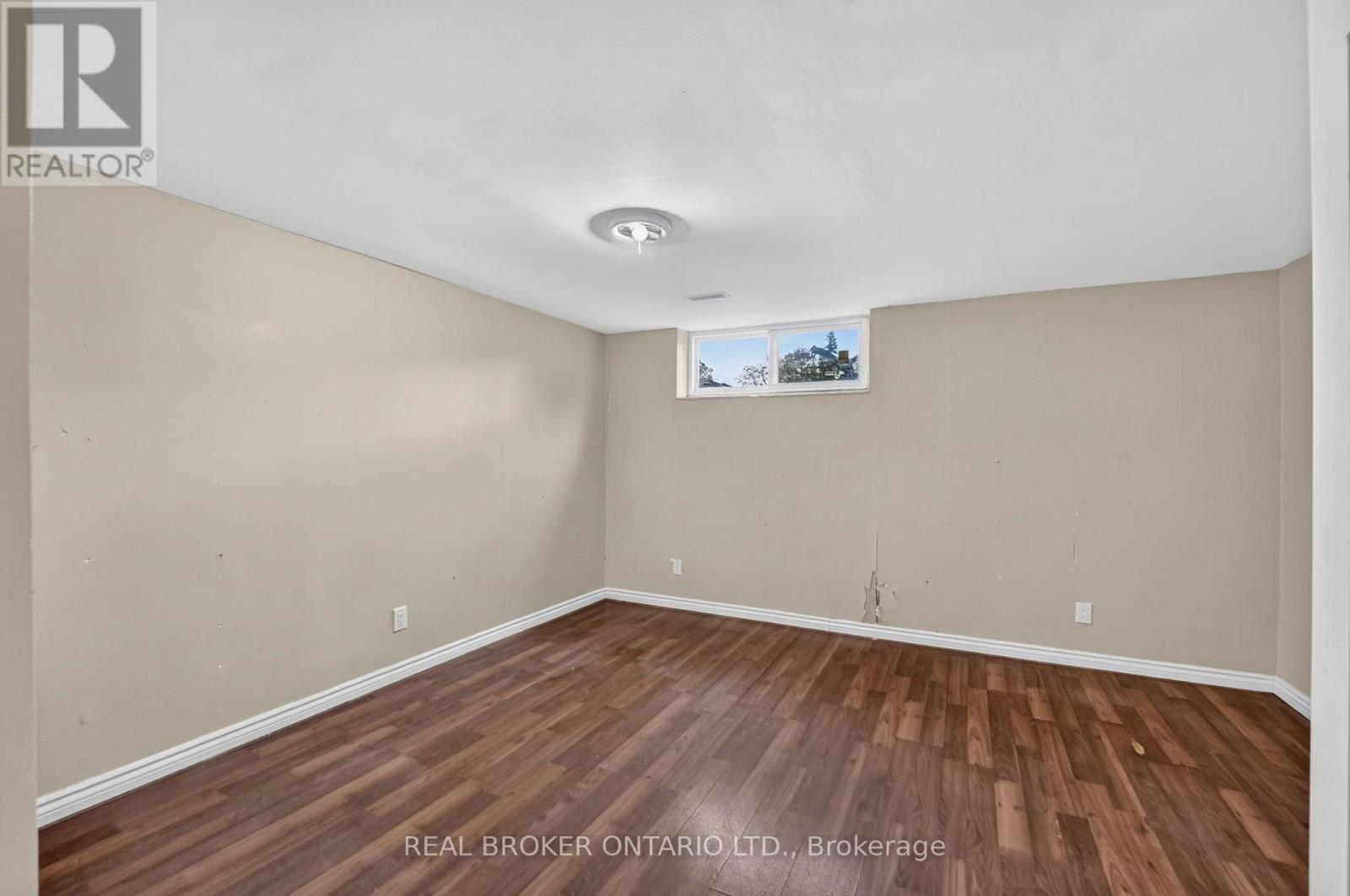 27 Vange Crescent, Toronto, ON photo 36