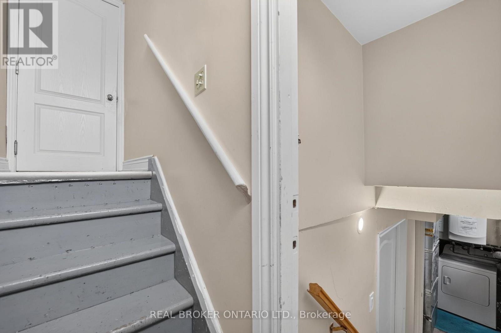27 Vange Crescent, Toronto, ON photo 40