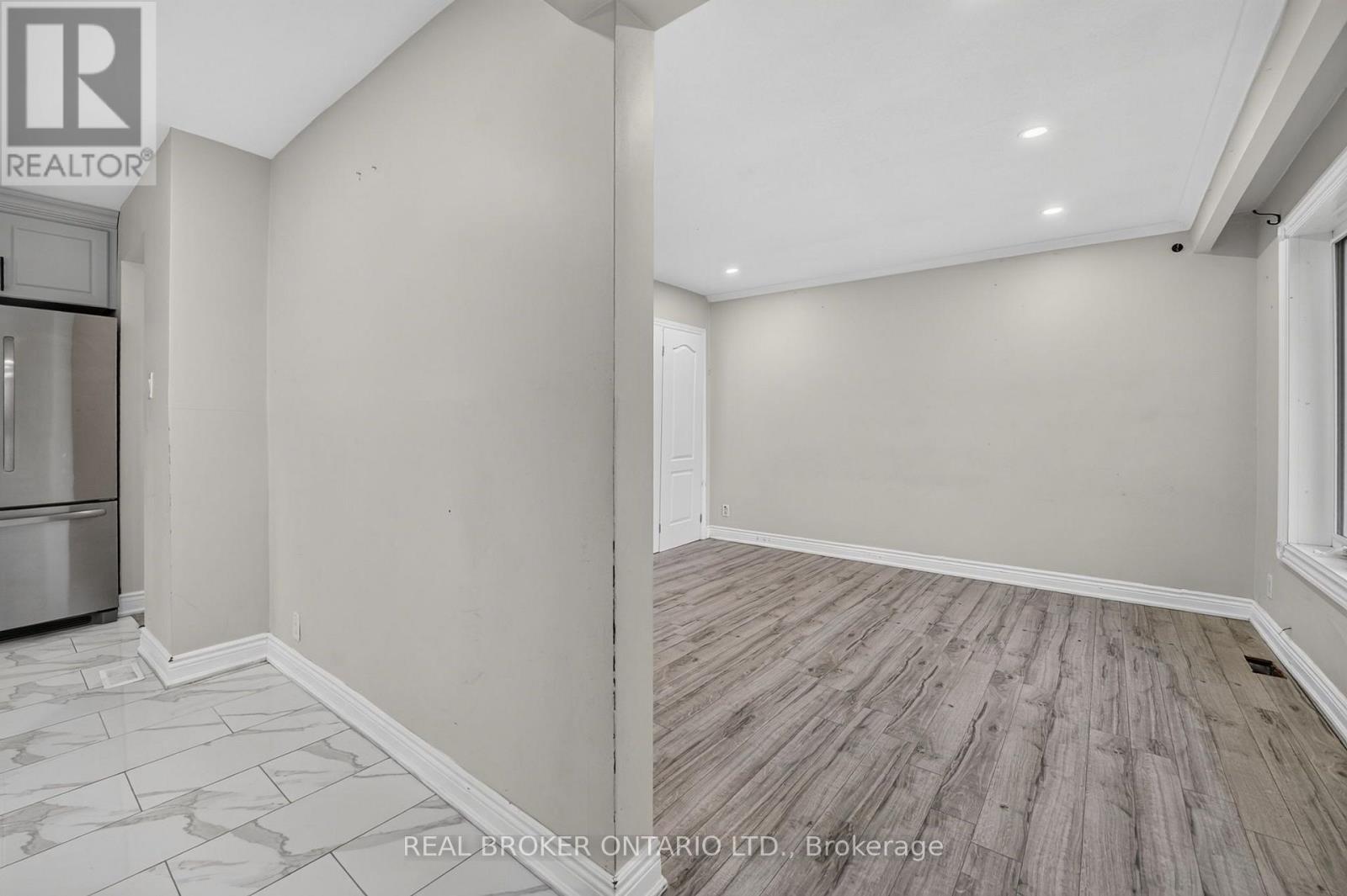 27 VANGE CRESCENT, Toronto (Mount Olive-Silverstone-Jamestown) — photo 8