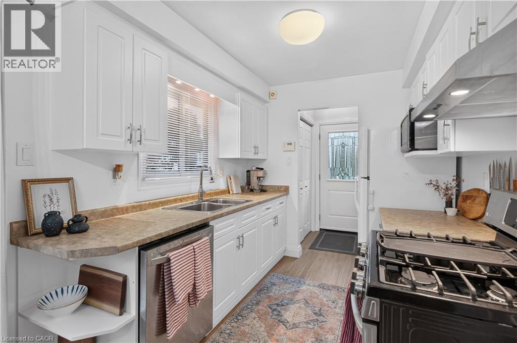 38 SOUTHGLEN Road, Brantford — photo 9