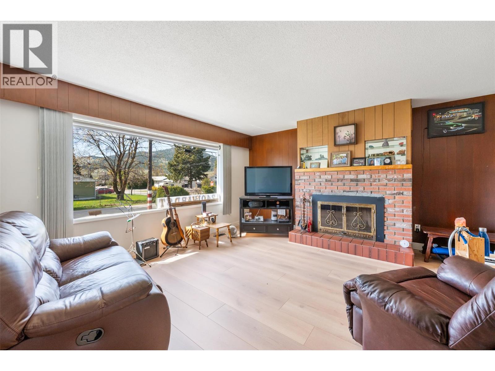  12401 Ward Street, Summerland