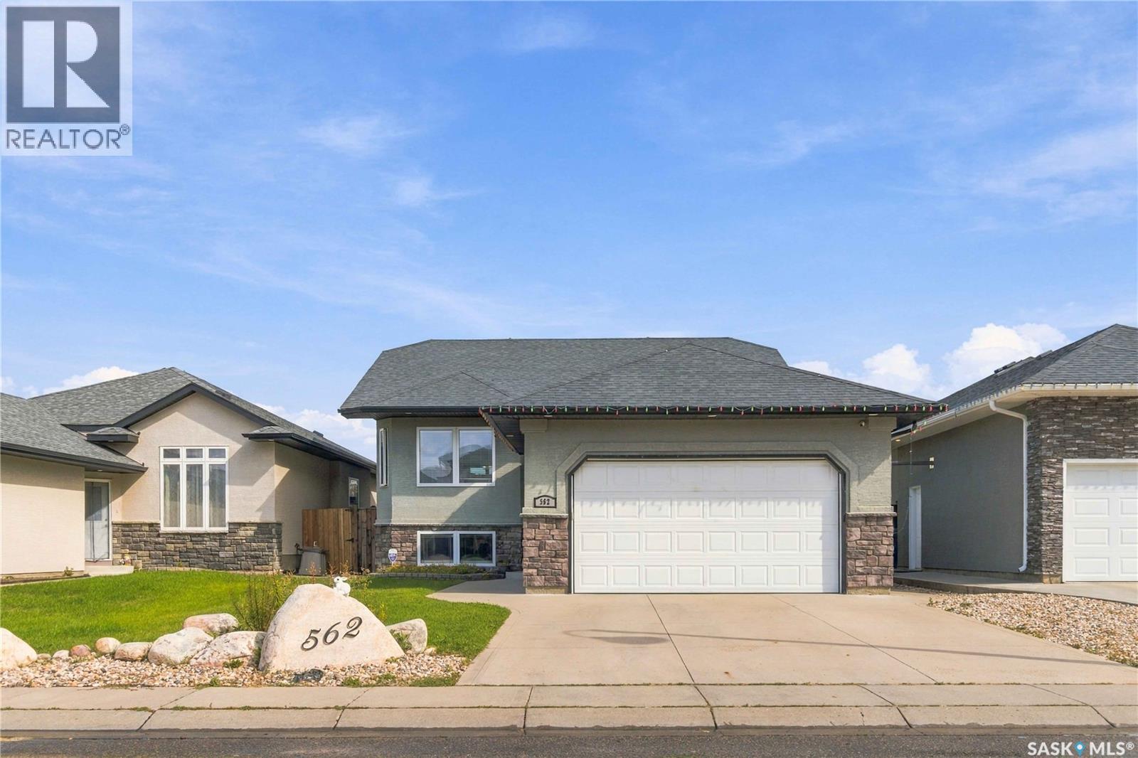 562 Remple MANOR, Saskatoon