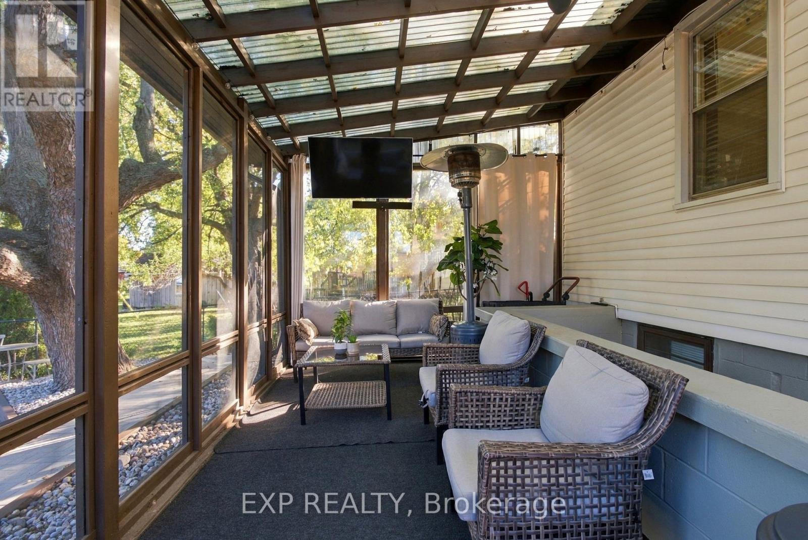 187 BERTIE STREET - 32