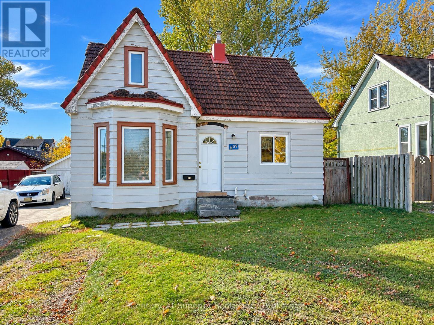 609 VAN NORMAN STREET, Thunder Bay (College Heights) — photo 2