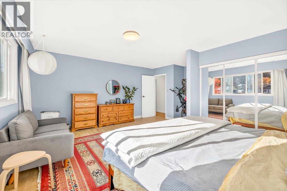 #204 30 RIDGEMONT Avenue - 22