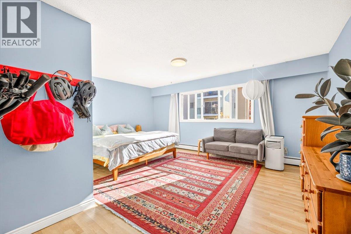 #204 30 RIDGEMONT Avenue - 18