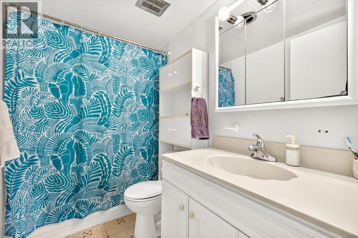 #204 30 RIDGEMONT Avenue - 30
