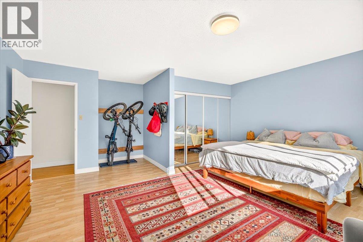 #204 30 RIDGEMONT Avenue - 21