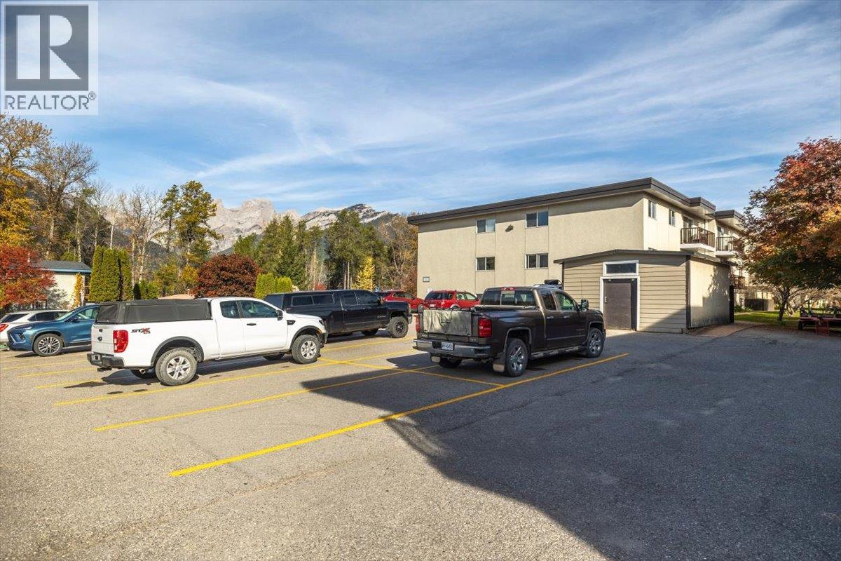 #204 30 RIDGEMONT Avenue - 40