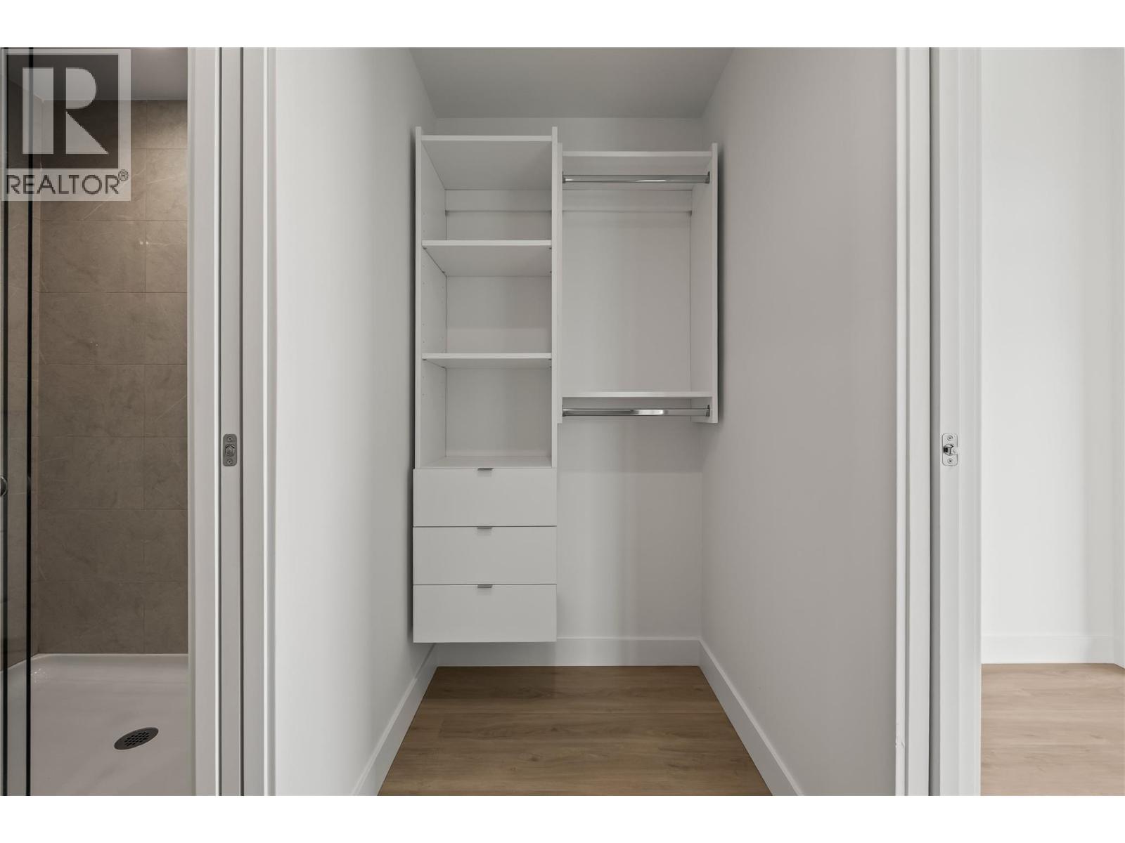 #1704 238 Leon Avenue - 18