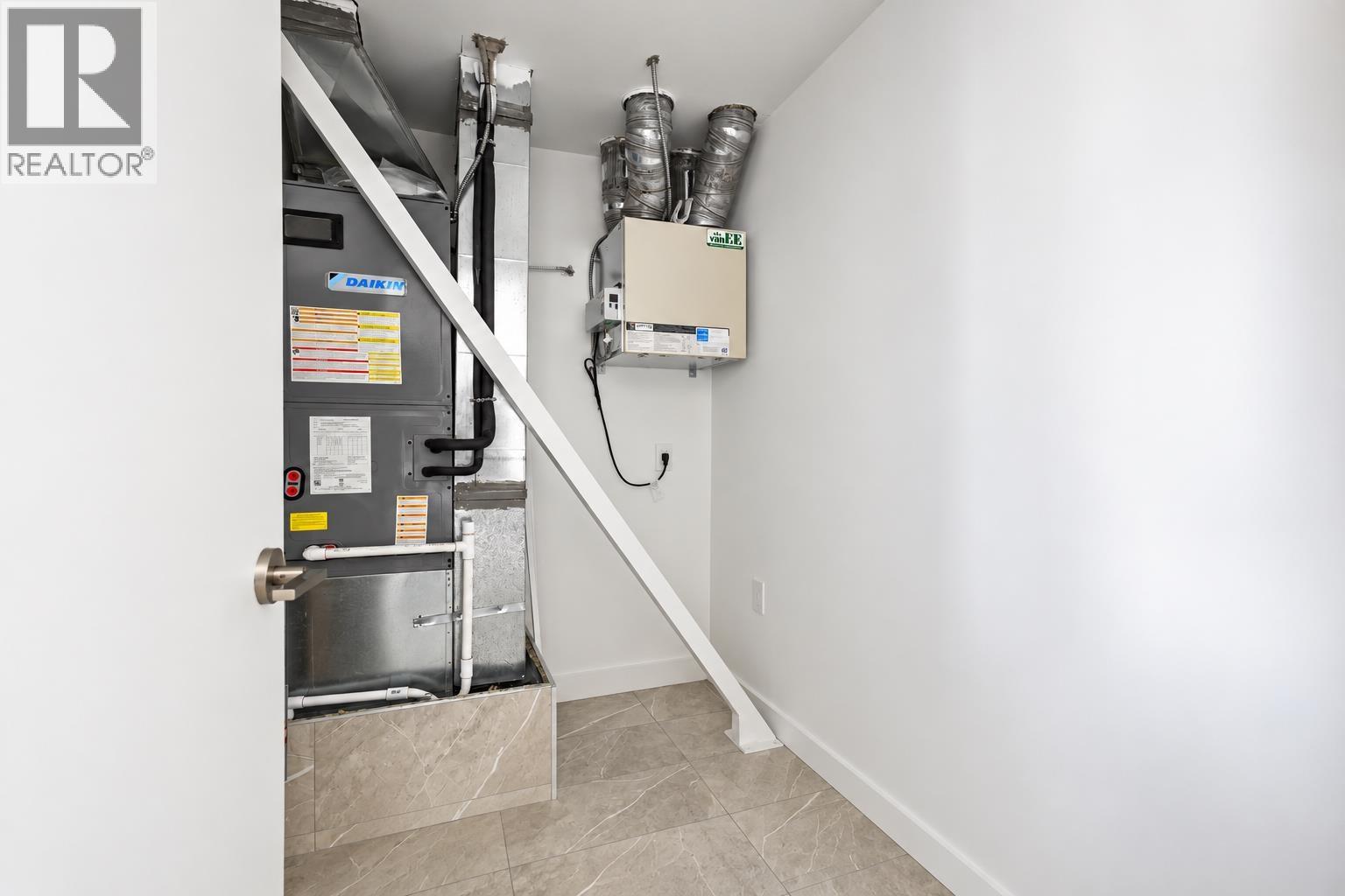 Photo of 401 7638 CAMBIE STREET 19